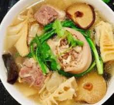 Chân giò kho măng lợn Móng Cái